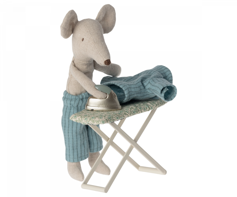 Iron & Ironing Board
