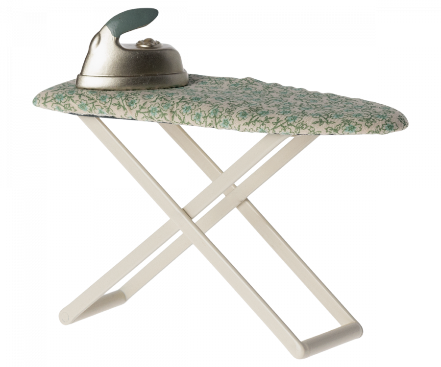 Iron & Ironing Board