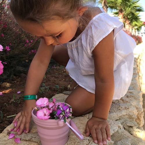 Scrunch Seedling Pot and Trowel