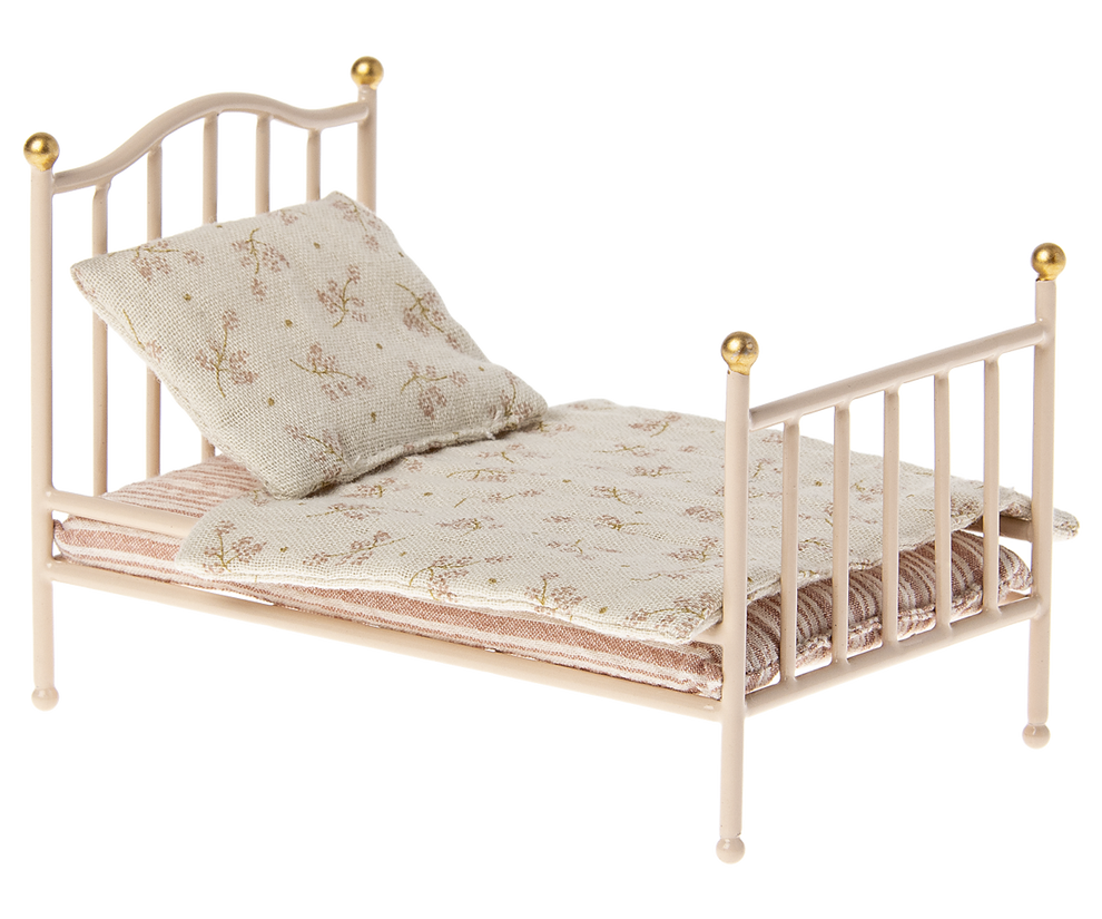 Vintage Bed - Rose