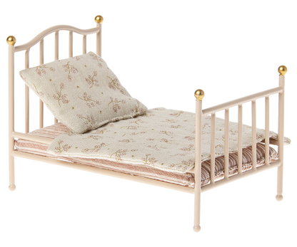 Vintage Bed - Rose - Bizzybods