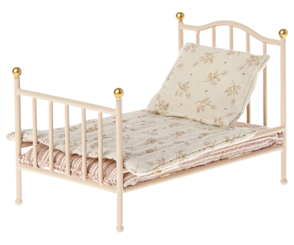 Vintage Bed - Rose - Bizzybods