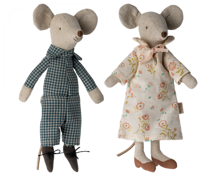 Grandma and Grandpa Mice in Cigarbox