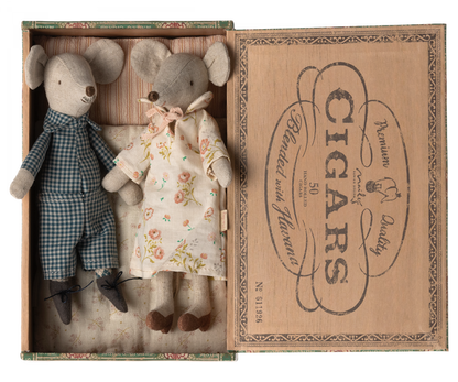 Grandma and Grandpa Mice in Cigarbox